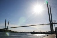 Мост через бухту Золотой Рог.