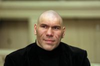 Николай Валуев приехал на боксерский турнир в Омск.