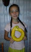 Нина Александрова: «Этот огурец, напоминающий змею, вырос на приусадебном участке в г. Верещагино. Его вес - 705 гр., длина - 73 см»
