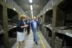 Владимир Путин вместе с бывшим итальянским премьером Сильвио Берлускони посетил главный подвал в объединении «Массандра» с самой большой библиотекой вин в мире.