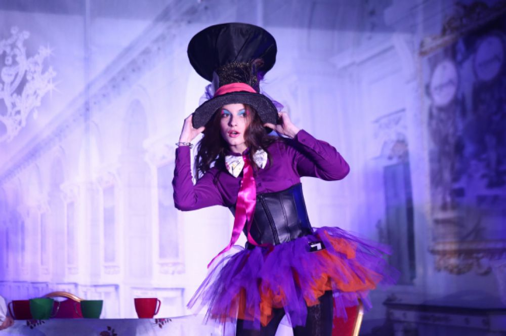 В костюме Шляпника из «Алисы в стране чудес» - Алина Бутенко.