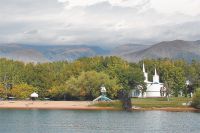 Если Иссык-Куль - жемчужина Киргизии, то городок Чолпон-Ата - жемчужина Иссык-Куля.