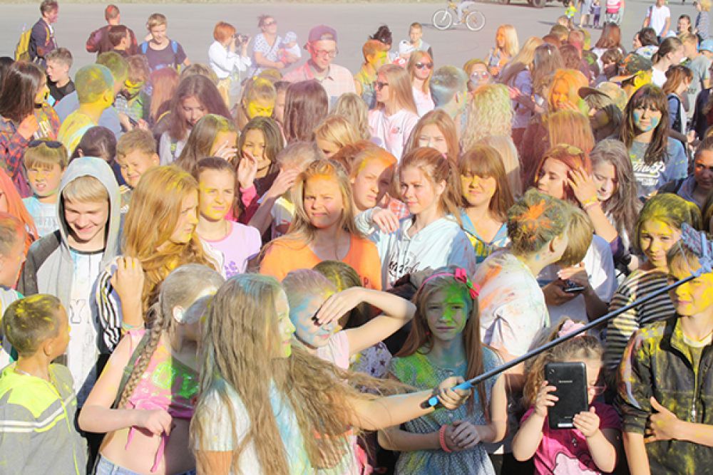 Фестиваль красок в Петропавловске.