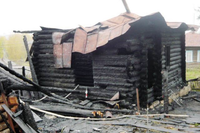Все, что осталось от сгоревшего дома в Майорке, в котором обнаружили тела восьми человек.