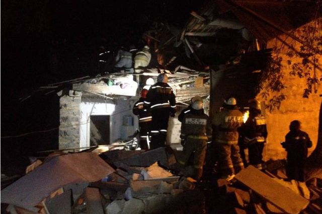 Дом в Омске обрушился из-за взрыва бытового газа.