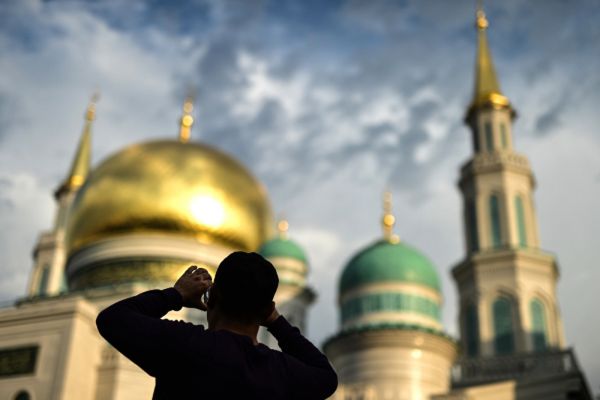 Мусульмане отмечают Ураза-байрам: традиции и красивые поздравления с праздником
