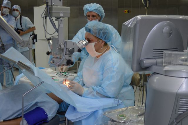 Лучшие офтальмологи России проведут показательные операции в Омске.