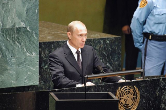 Владимир Путин выступает на 58-й сессии Генассамблеи ООН, 2003 год.