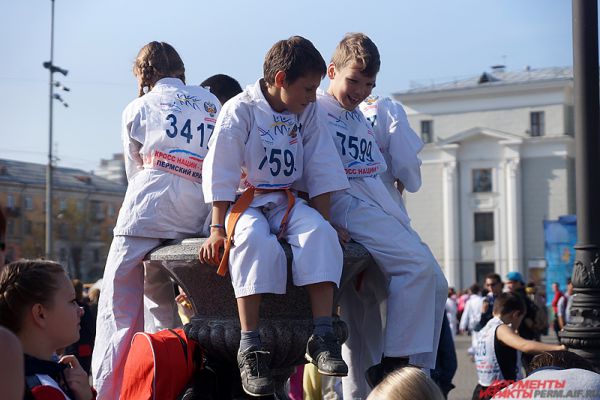 «Кросс наций-2015» в Перми стартовал в воскресенье, 27 сентября, на Комсомольском проспекте.