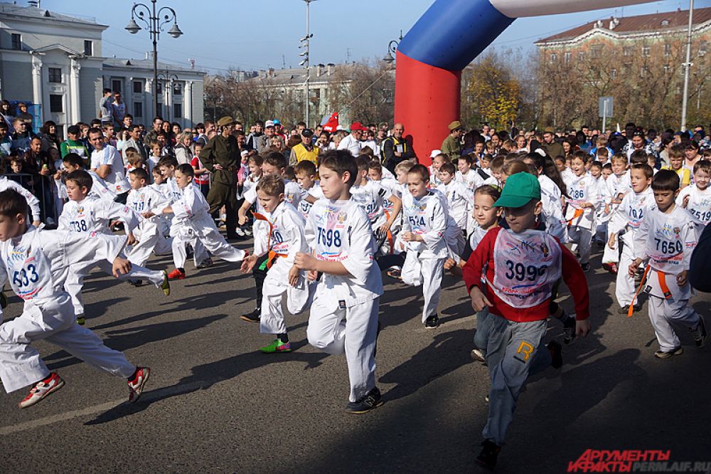Первыми на старт вышли совсем юные пермяки.