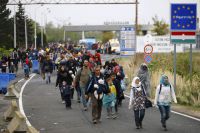 Европа не знает, что делать с нахлынувшим в неё миллионом беженцев.
