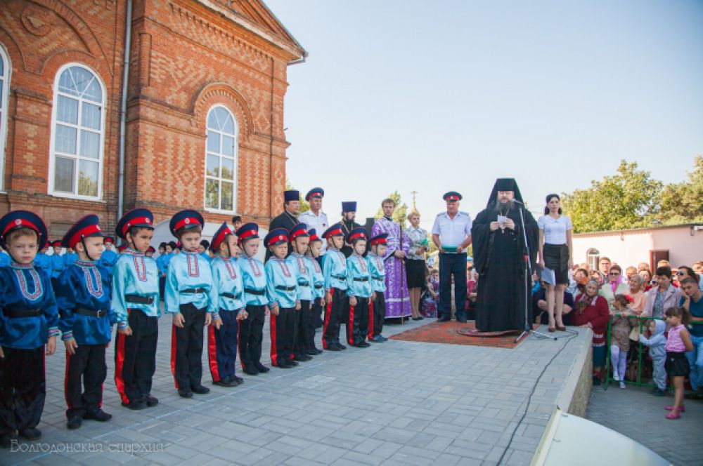 Погода в константиновском мариинской ростовской. Храм в Константиновске Ростовской области. Церковь Покрова Пресвятой Богородицы Константиновск. Покровская Церковь Константиновск Ростовская область. Константиновск Ростовская область фото.