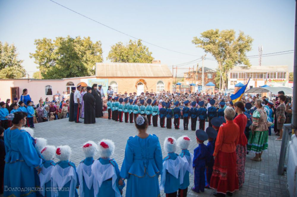 «Посвящение в казачата» состоялось в городе Константиновске 27 сентября 2015 года.