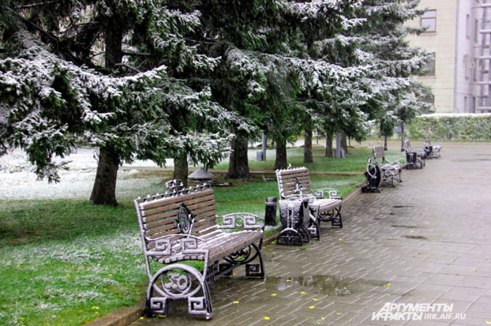 Сезон отдыха на скамейках можно считать закрытым.