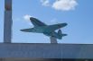 Макет самолета Су-2 на здании музея-панорамы Сталинградская битва.