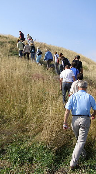 Восхождение на уникальный холм в степном краю представителей Волгодонского отделения  МедиаСоюза осенью 2008 года.