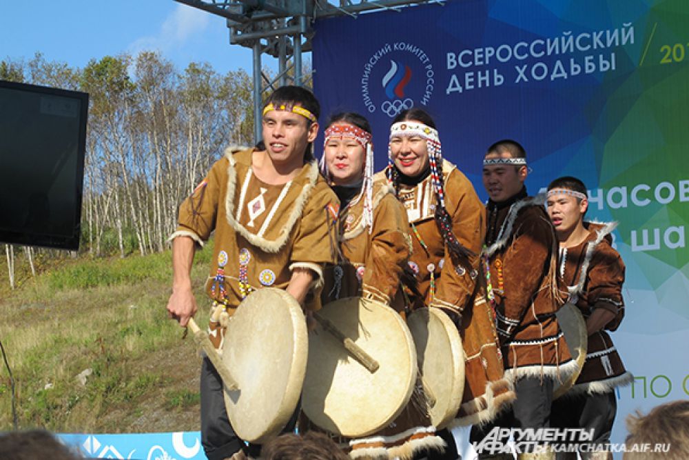 На праздничном концерте выступил молодежный национальный ансамбль «КОРИТЭВ».