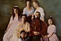 Раскрашенная фотография царской семьи Романовых. Репродукция.