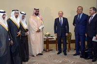Владимир Путин и заместитель наследного принца, второй заместитель премьер-министра и министр обороны Саудовской Аравии Мухаммад ибн Салман Аль Сауд (четвертый слева) во время встречи в Сочи.