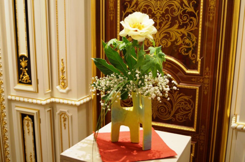 Древовидный пион считается в Японии цветком императора и императором среди цветов.