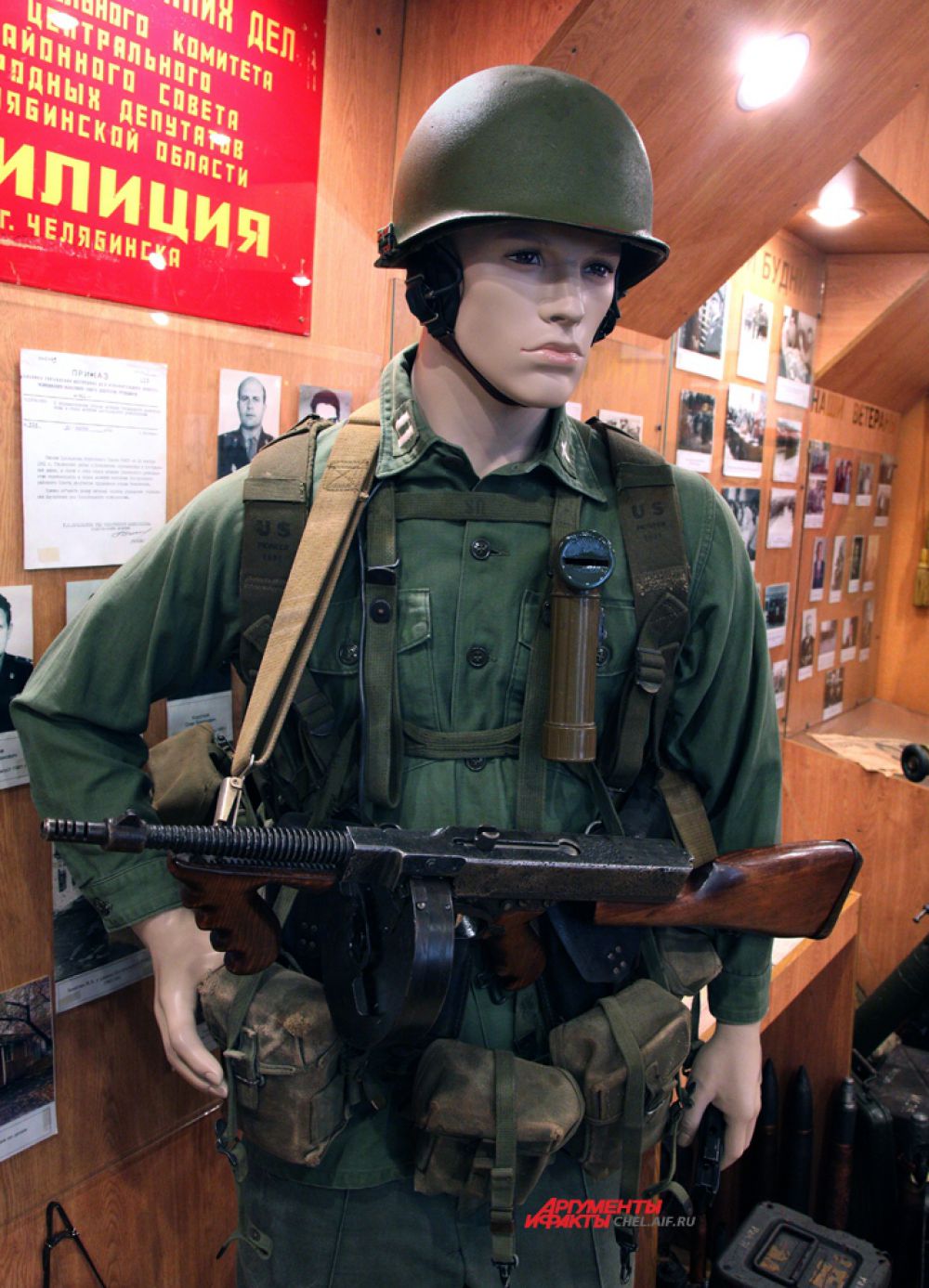 Американский солдат с автоматом "Томпсон" времён войны