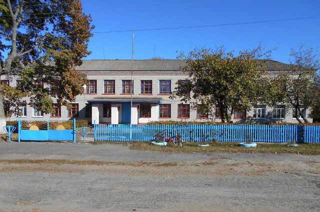 Здание школы в Белом Колодце.