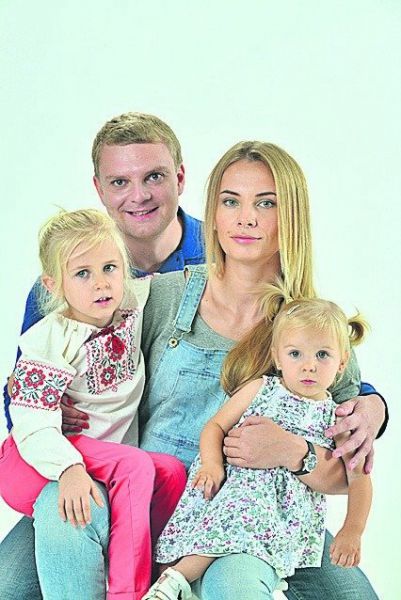 Александр и Алена Пузановы с дочерями