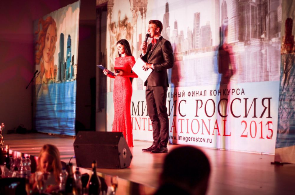 Финальное шоу конкурса вели Джанина Владимирова и Артур Путырский. 