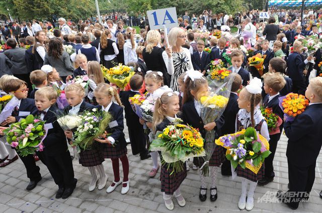 В личном рейтинге этих юных москвичей их новая школа - лучшая.