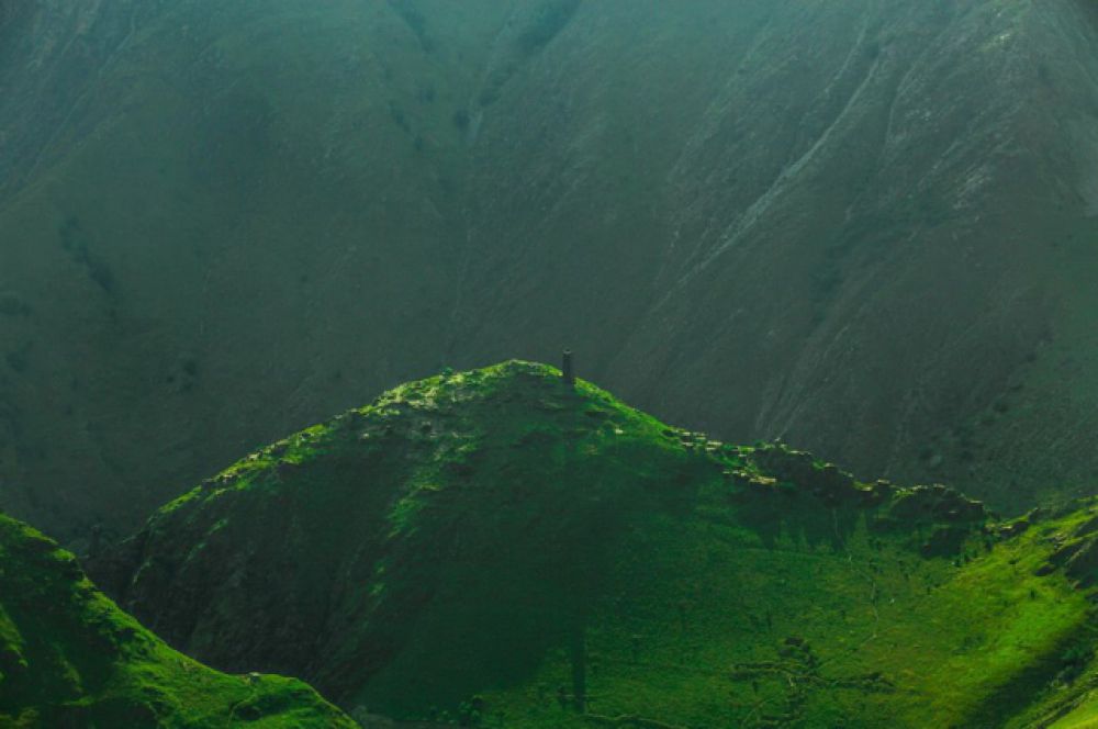 Цой-Педе – погребальное сооружение в верховьях Малхистинского ущелья. Один из крупнейших средневековых некрополей на Кавказе.