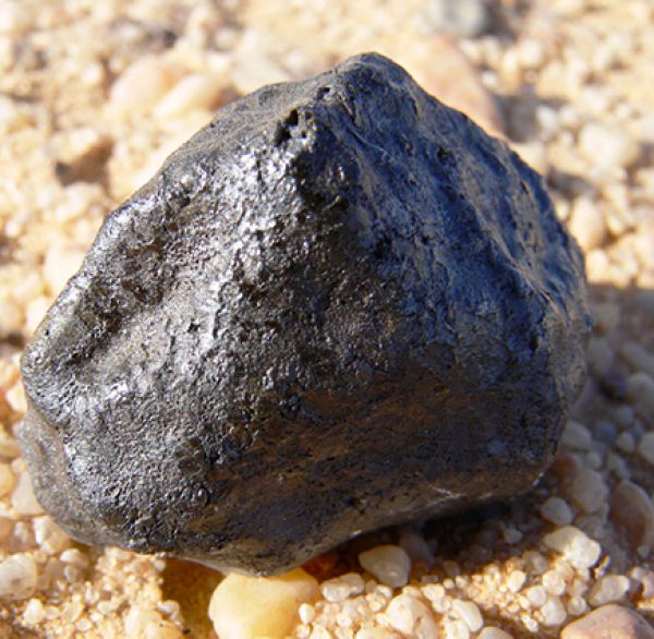 Первый из найденных фрагментов 2008 TC3. Встретился с Землей 7 октября 2008 года. Был обнаружен всего за 20 часов до того, как разрушился при падении в атмосфере над территорией Судана.