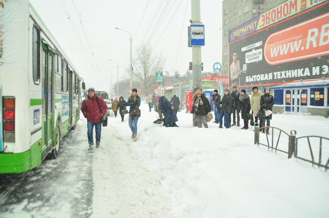 ГИБДД выявила нарушения в работе коммунальных служб, не очистивших вовремя город от снега.