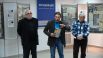 Председатель молодежного «мемориала» Роберт Латыпов (в центре) презентовал книгу,   вышедшую на материале выставки «Папины Письма»