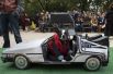 Марти Макфлай на своем DeLorean.