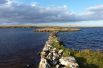 Первыми искусственными островами были кранноги — небольшие острова, которые сооружались в Шотландии и Ирландии на мелководье в озерах и реках и использовались для жизни. Наиболее древним кранногом считается островок Eilean Domhnuill, сооруженный в период неолита, около 3800-3200 гг. до н.э.