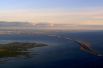 Во время строительства гигантского Эресуннского моста, соединяющего Данию и Швецию, был намыт искусственный остров Пеберхольм или «Перечный островок» (справа).