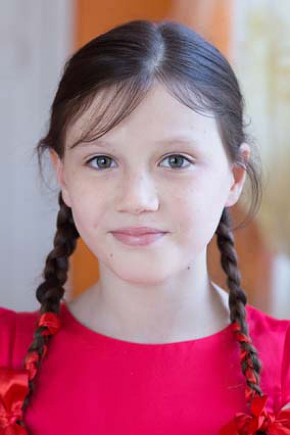 Виктория,10 лет. Добрая, общительная, любознательная, любит танцевать, петь.