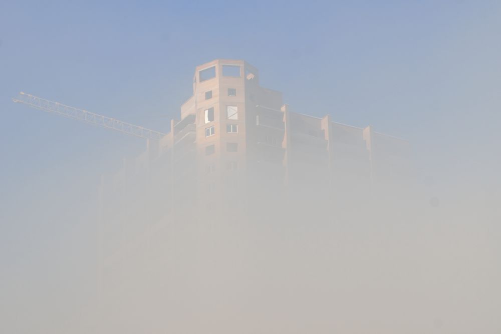 Новостройки левого берега в тумане от Енисея (вид с моста).