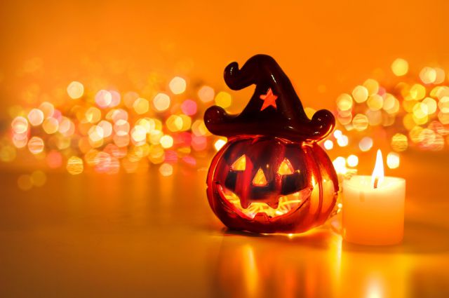 Костюмированные балы и вечеринки пройдут в Омске в честь Хэллоуина 31 октября.