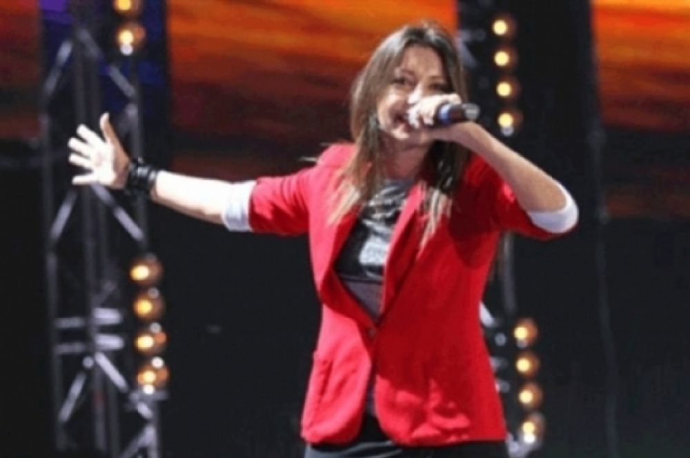 Диляра Вагапова. Участвовала в шоу «Народный артист» в 2004 году. После чего создала свою группу «Мураками». В 2010 группа участвовала в «Новой волне», в 2014 году Вагапова участвовала в третьем сезоне шоу «Голос».  
