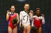 Вручение медалей за соревнования в опорном прыжке. Мария Пасека, Россия (в центре), Хон Ын Джон, Северная Корея (слева), Симона Байлз, США (справа).