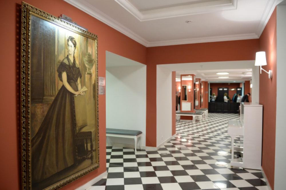 Фойе и гардероб исторической сцены театра.