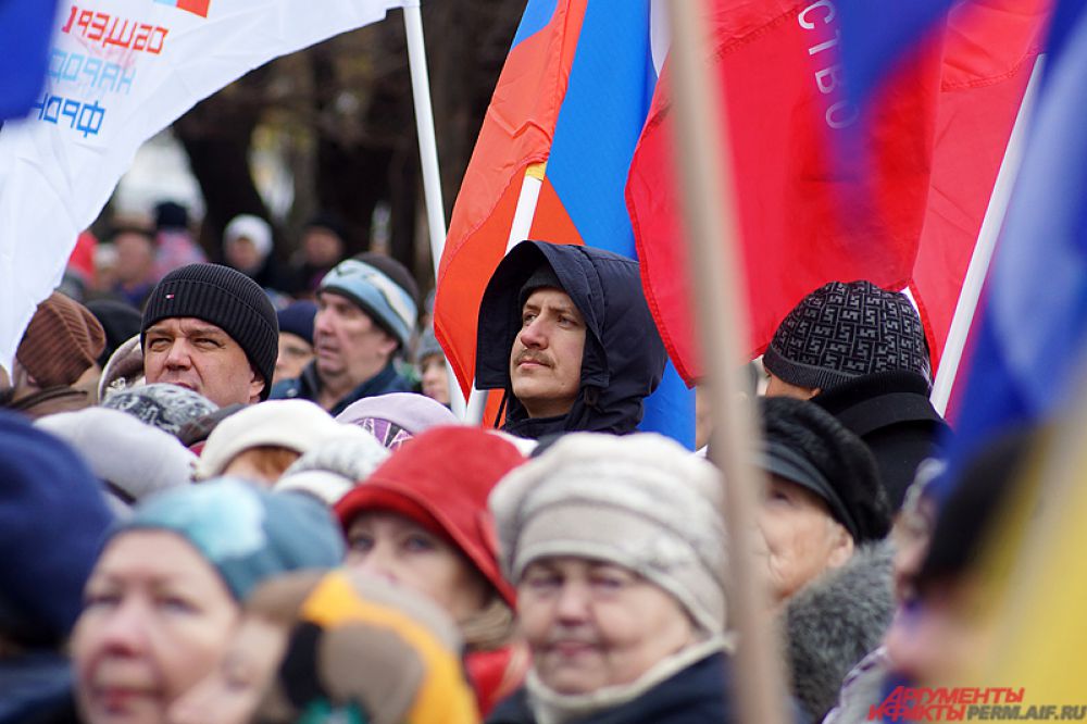 Собравшиеся минутой молчания почтили память россиян, погибших в результате крушения авиалайнера в Египте.
