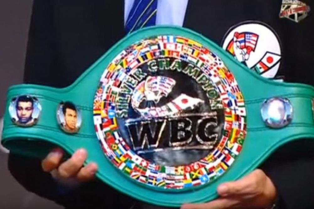Боксёрский пояс обладателя титула титул WBC Silver.