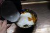 Взбитое яйцо добавляем в тыквенное пюре.