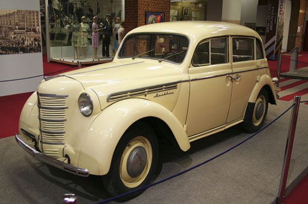 «Москвич-400» – первый советский автомобиль для индивидуального пользования, 1947 год.