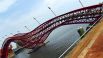 Один из самых причудливых мостов в мире располагается в Амстердаме и за свою змеевидную форму называется «Питоном». 