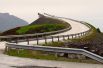 Сторсезандетский мост в Норвегии построен таким образом, чтобы создавать у приближающегося иллюзию не моста, а трамплина в никуда. Местные жители дали ему прозвище «Пьяный мост» за то, что его форма постоянно меняется в зависимости от угла зрения. 