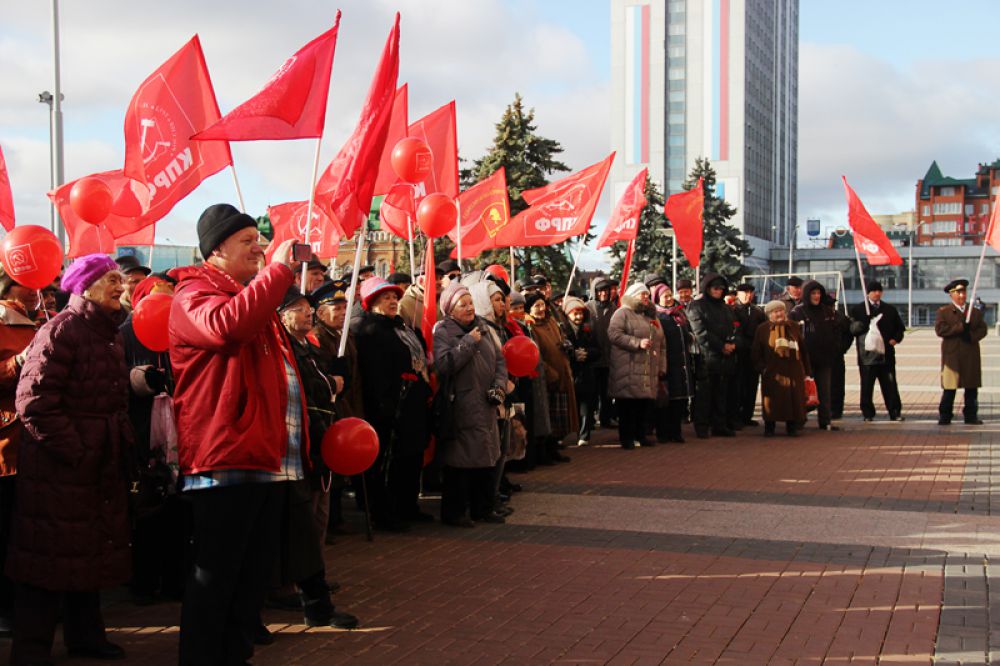 Советские праздники продолжают отмечать