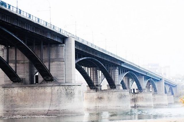 Коммунальный мост в Новосибирске. 